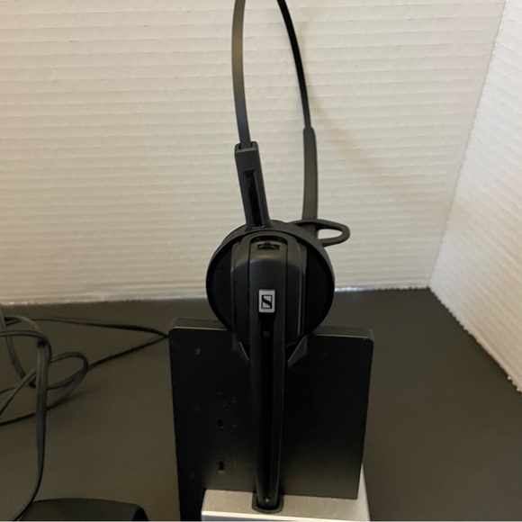 Sennheiser D 10 BS Mono wireless Headset with Dock and phone cable, Usb Adapter - Picture 5 of 5